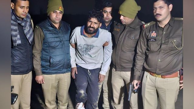 इमरान हत्याकांड मामले में फरार 25 हजार का इनामी बदमाश पुलिस मुठभेड़ में गिरफ्तार, पैर में लगी गोली
